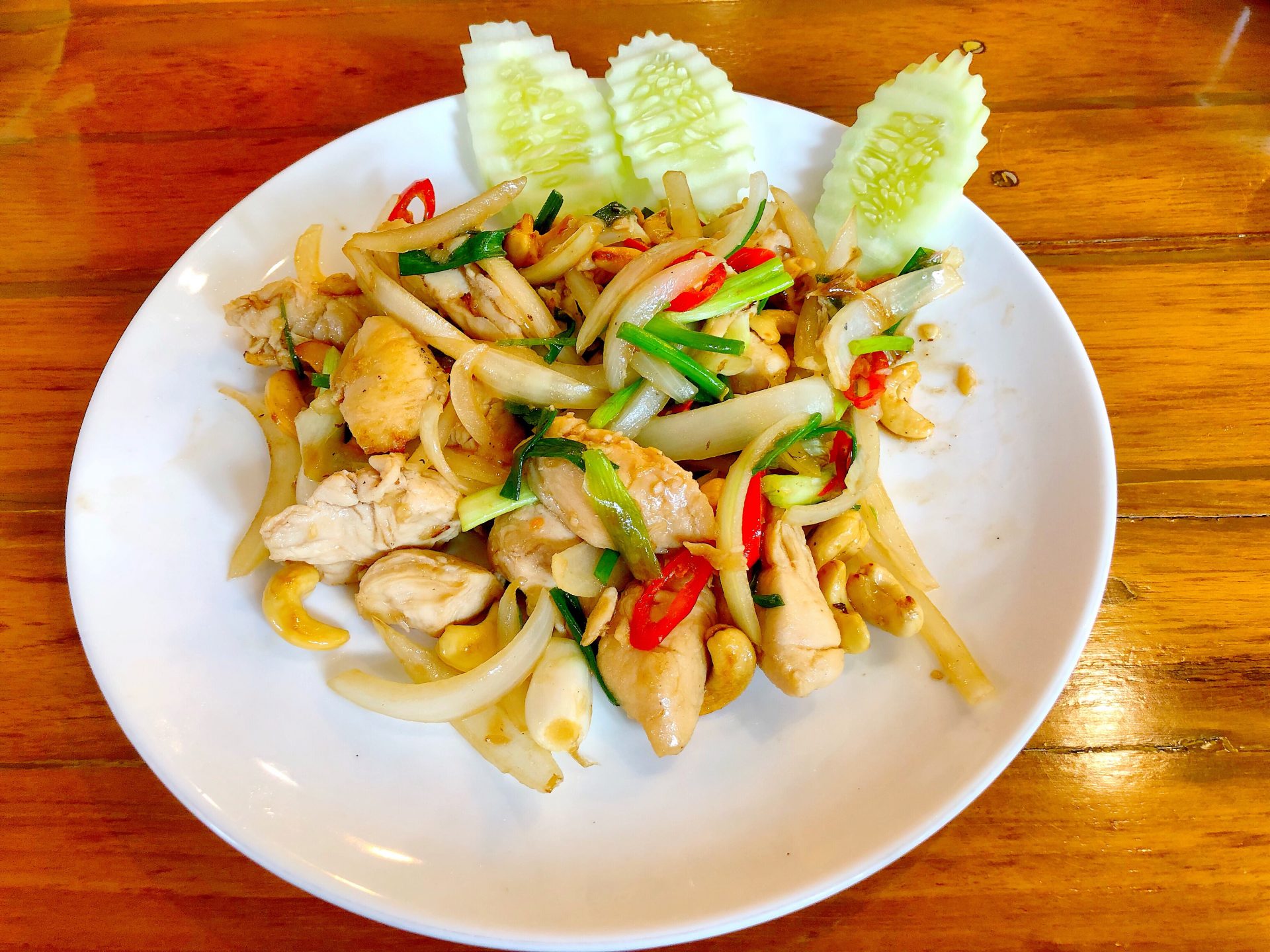 10. stirfriedchickenwithvegetablesandcashewnutsthaifoodthai