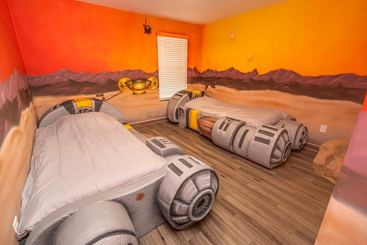 "Star Wars" Themed Airbnb In Florida