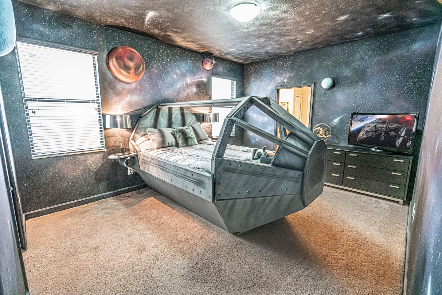 "Star Wars" Themed Airbnb In Florida